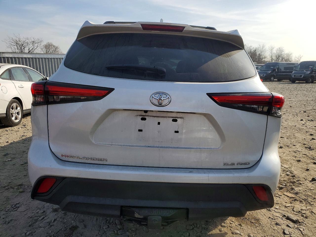 2022 TOYOTA HIGHLANDER XLE photo 6