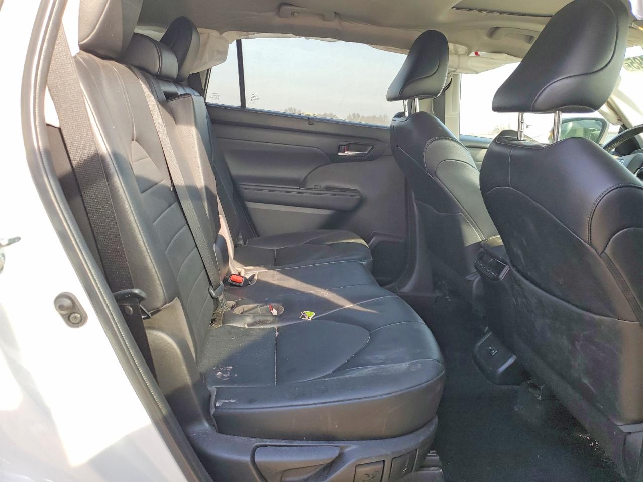 2022 TOYOTA HIGHLANDER XLE photo 11