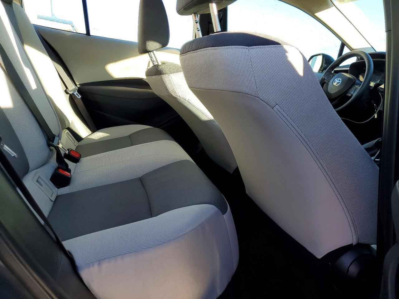 2025 TOYOTA COROLLA LE photo 10