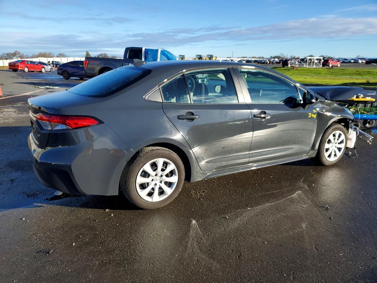 2025 TOYOTA COROLLA LE photo 3