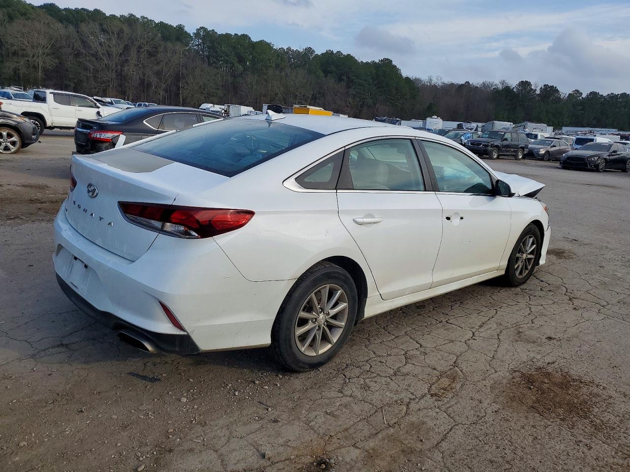 2018 HYUNDAI SONATA SE photo 3