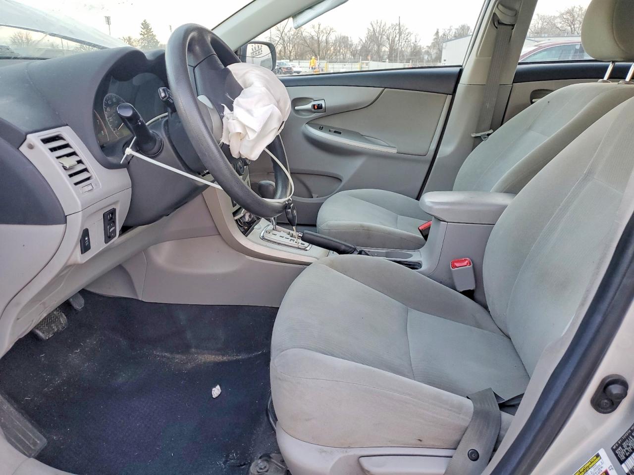 2013 TOYOTA COROLLA BASE photo 7