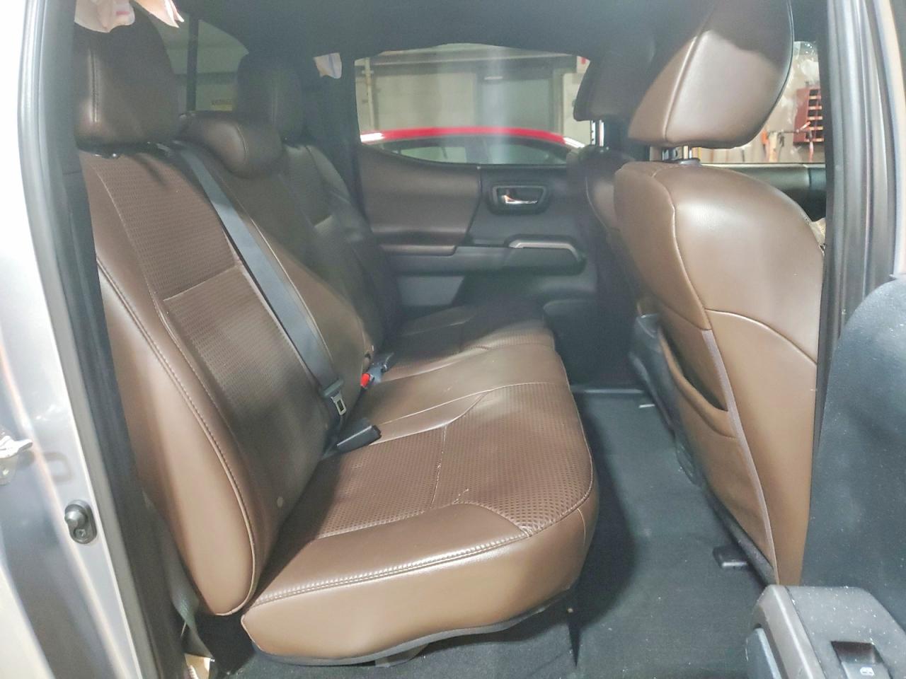 2017 TOYOTA TACOMA LIMITED photo 28