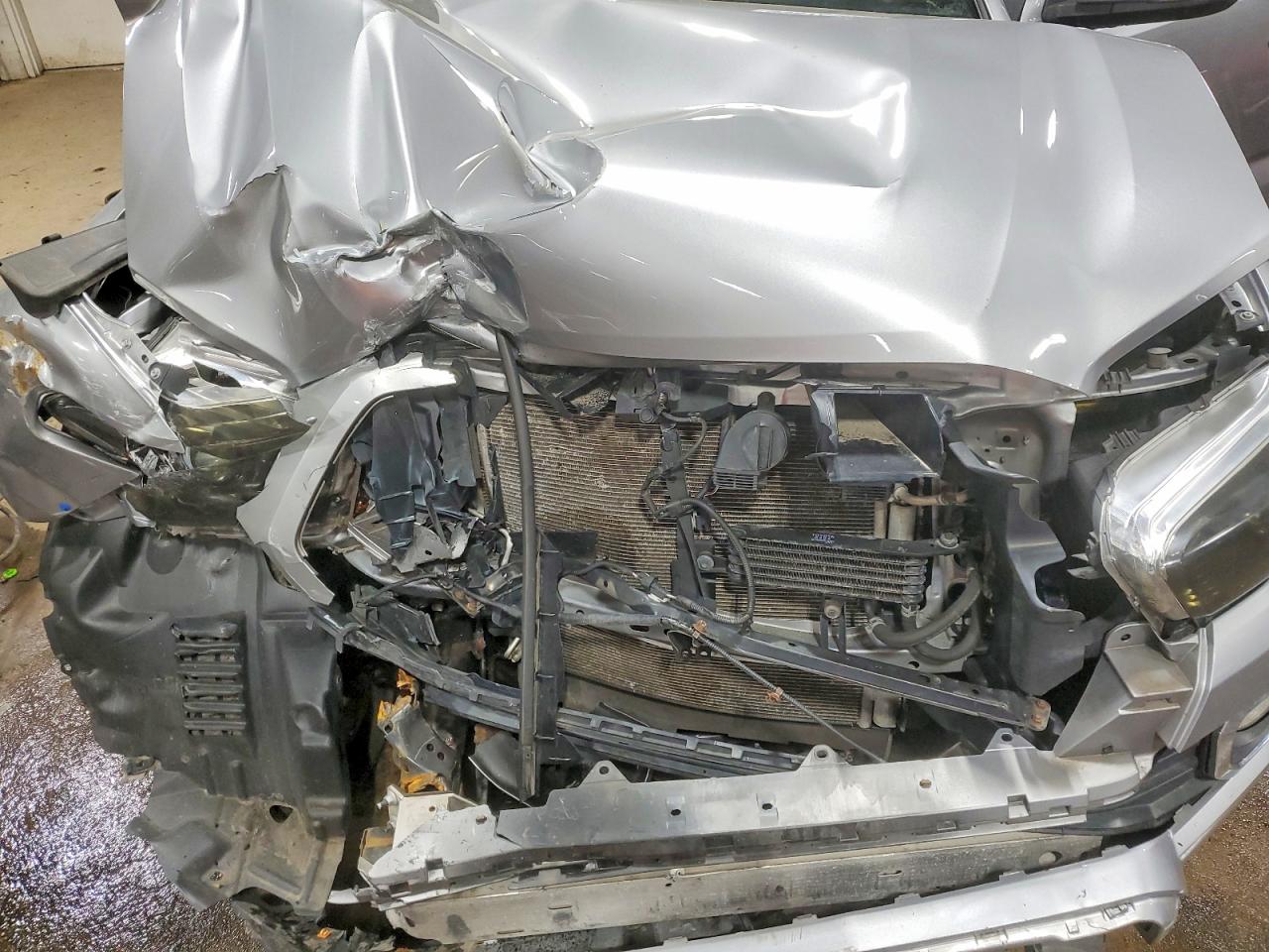 2017 TOYOTA TACOMA LIMITED photo 31