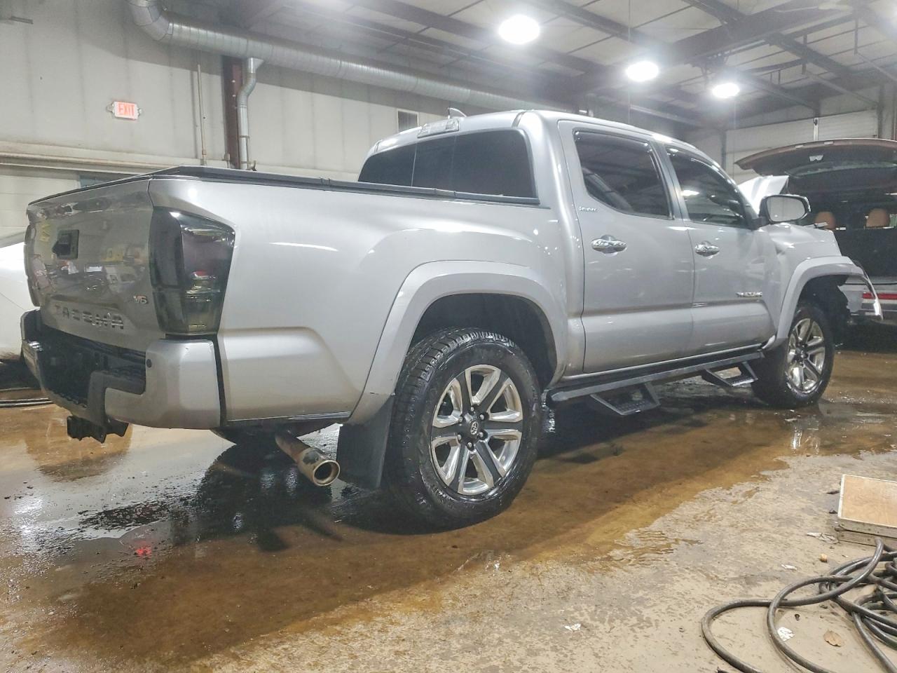 2017 TOYOTA TACOMA LIMITED photo 7