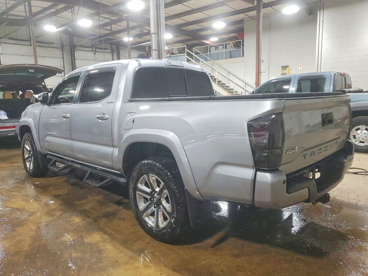 2017 TOYOTA TACOMA LIMITED photo 4