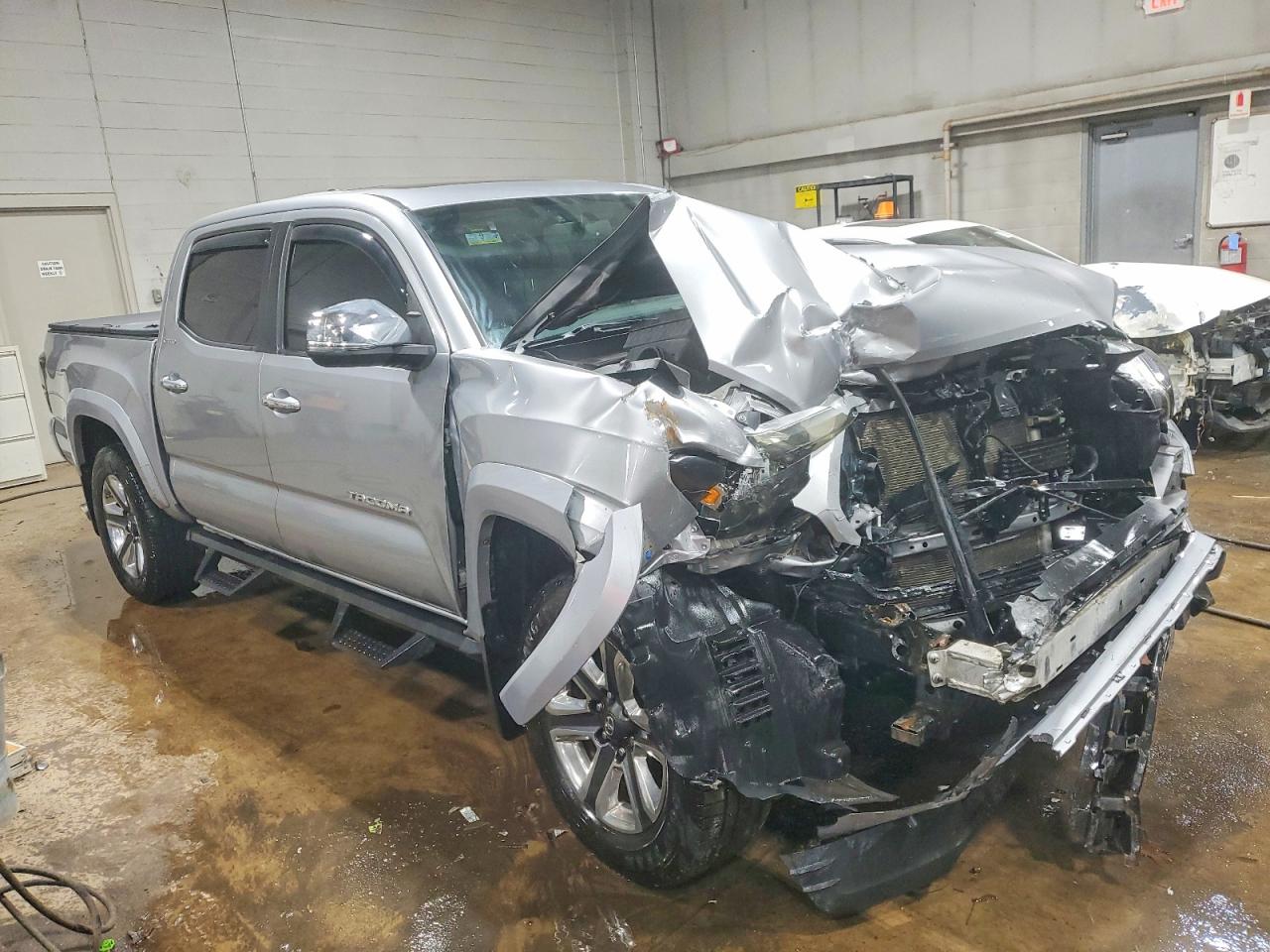 2017 TOYOTA TACOMA LIMITED photo 10
