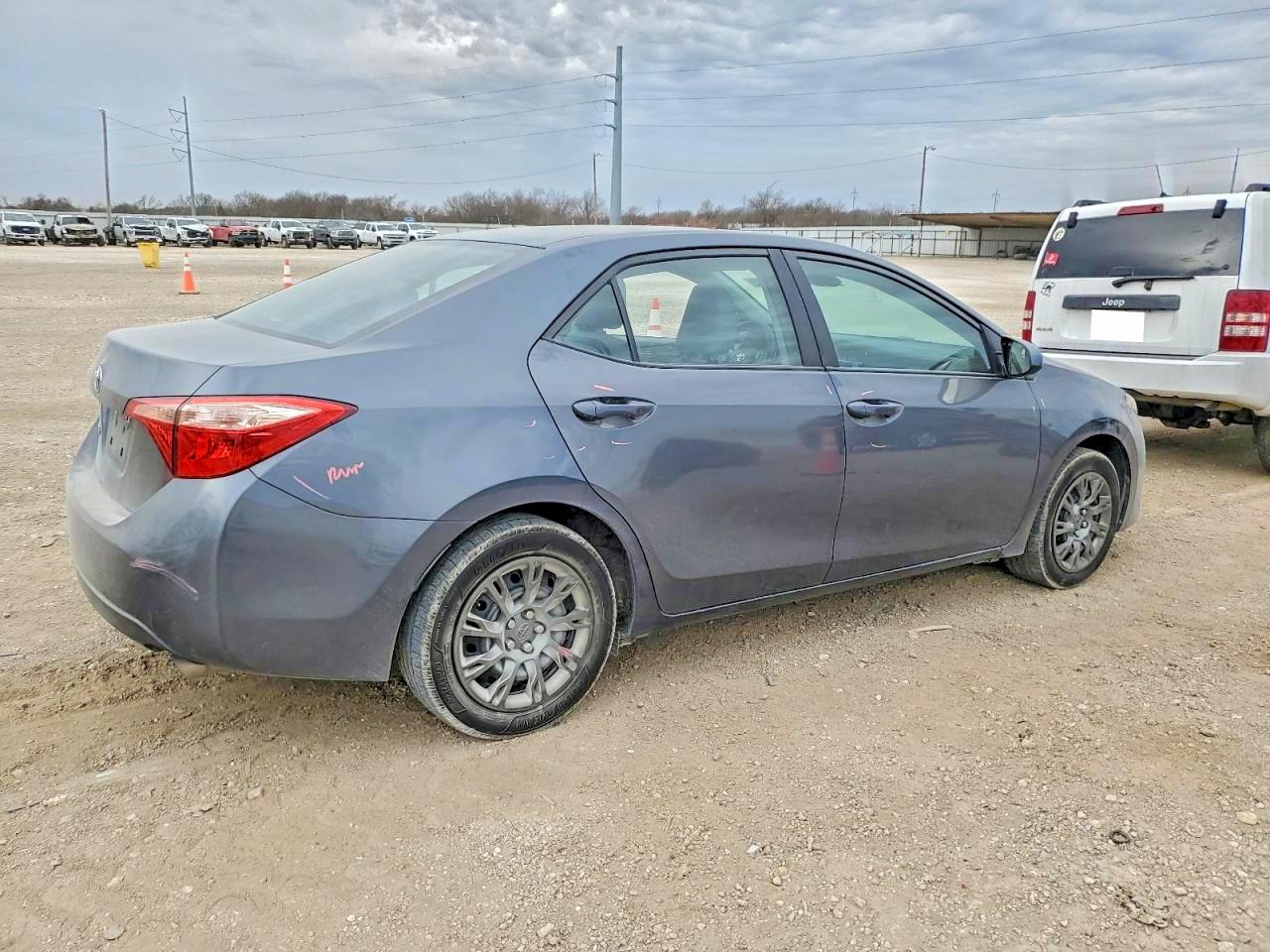 2019 TOYOTA COROLLA L photo 3