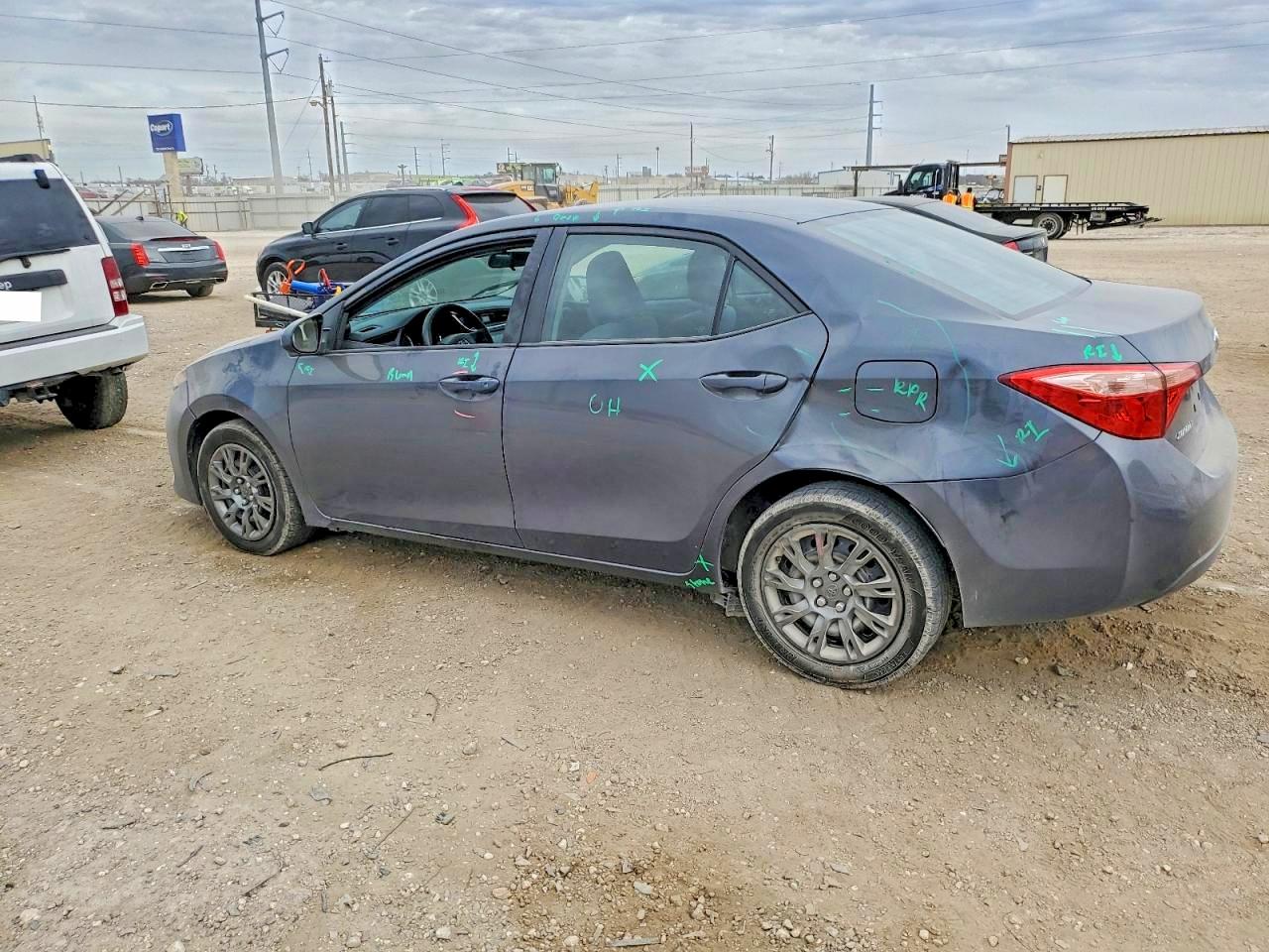 2019 TOYOTA COROLLA L photo 2