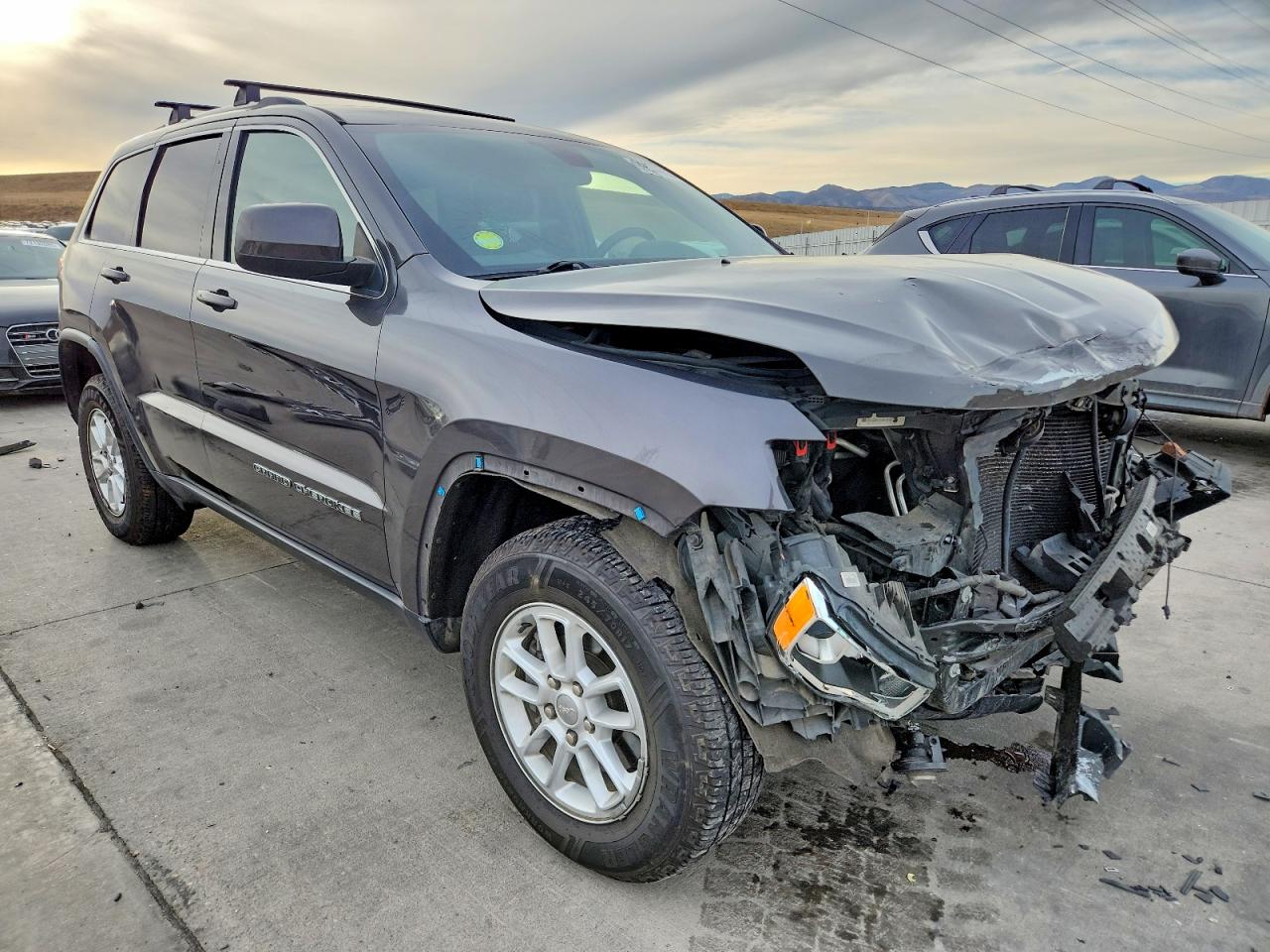 2018 JEEP GRAND CHEROKEE LAREDO photo 4