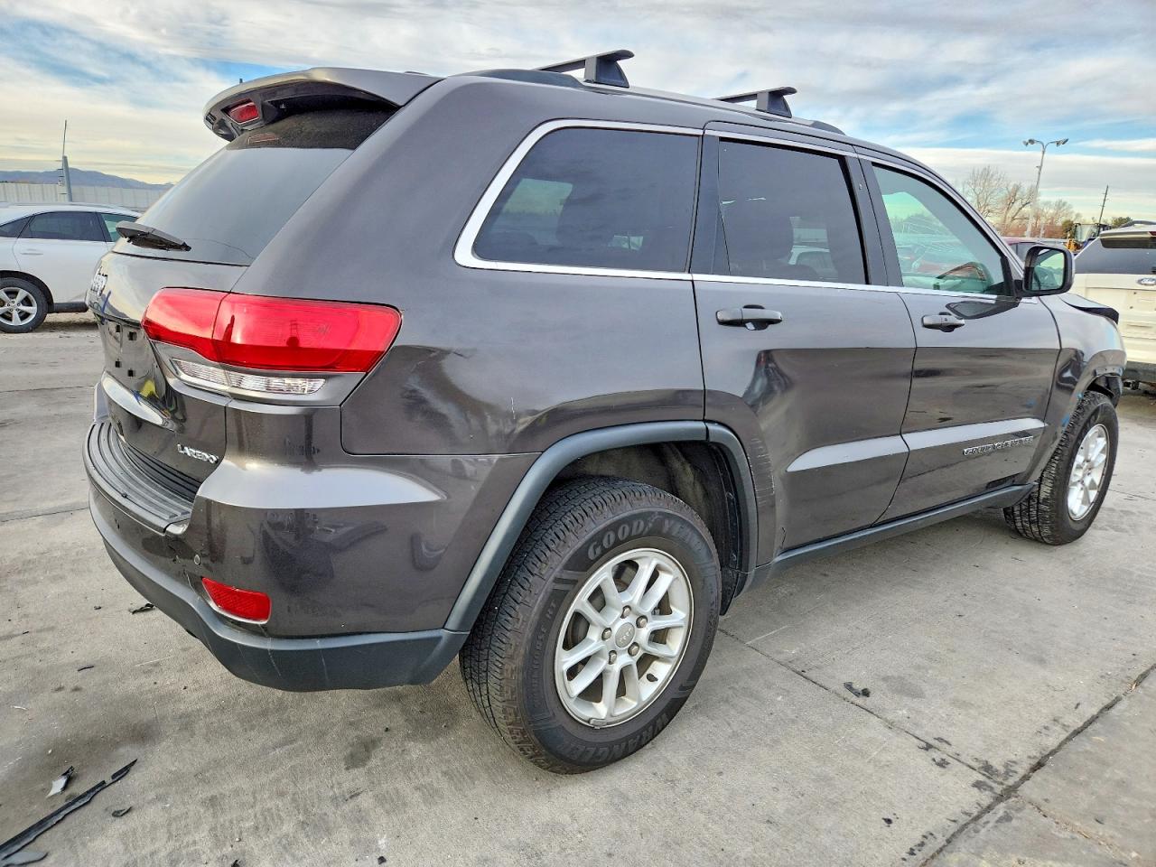 2018 JEEP GRAND CHEROKEE LAREDO photo 3