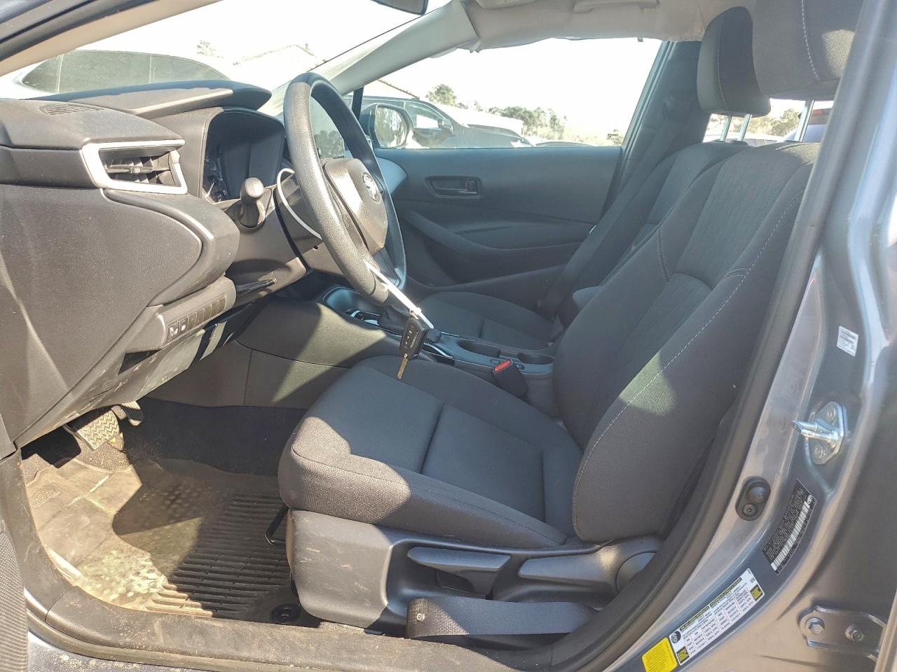 2025 TOYOTA COROLLA LE photo 19