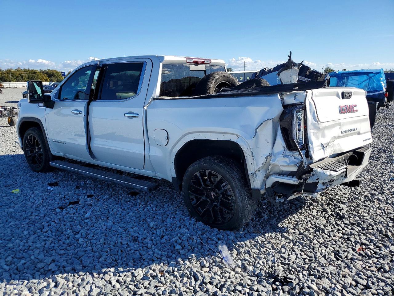 2025 GMC SIERRA K1500 DENALI photo 3