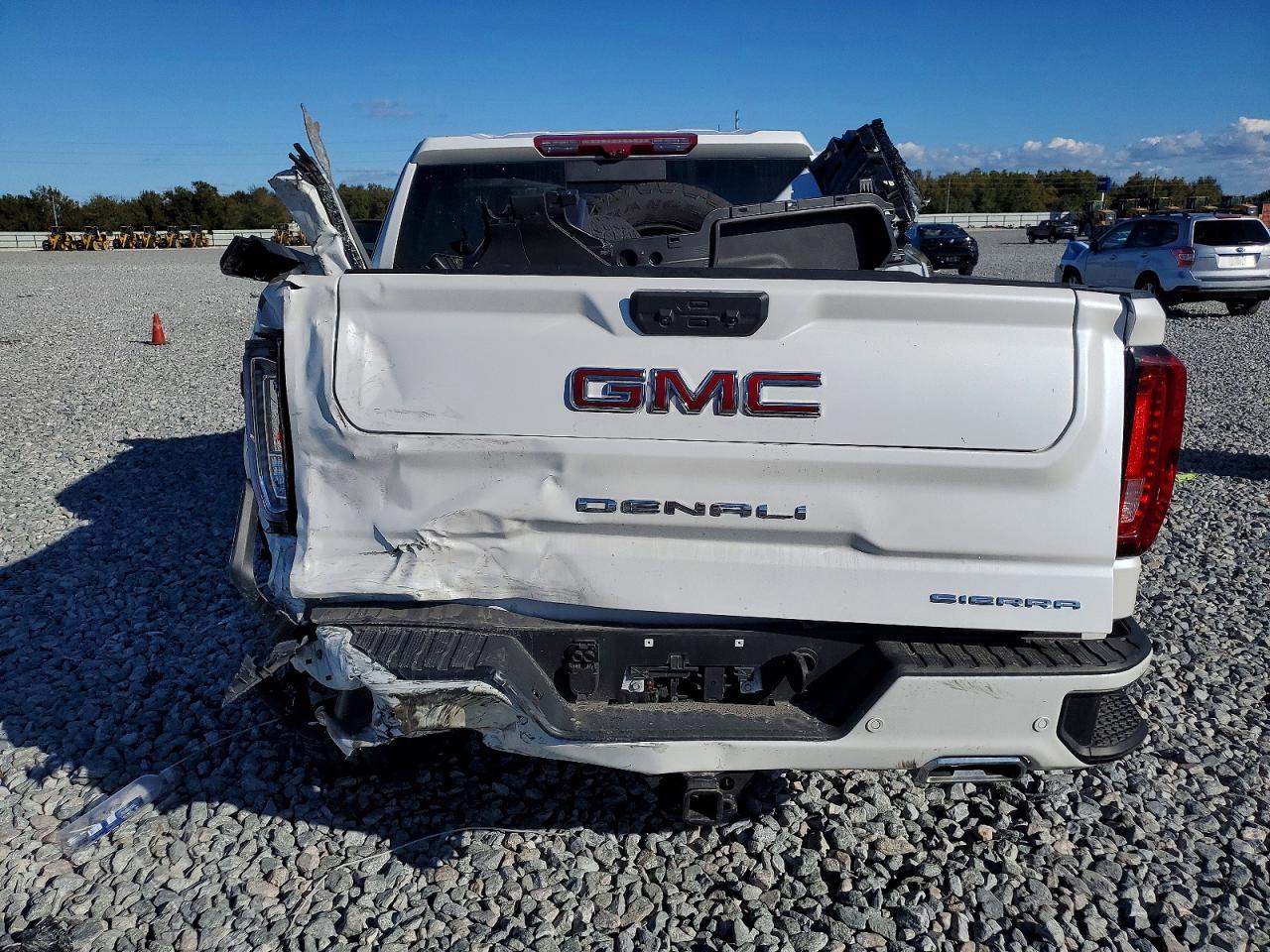 2025 GMC SIERRA K1500 DENALI photo 11