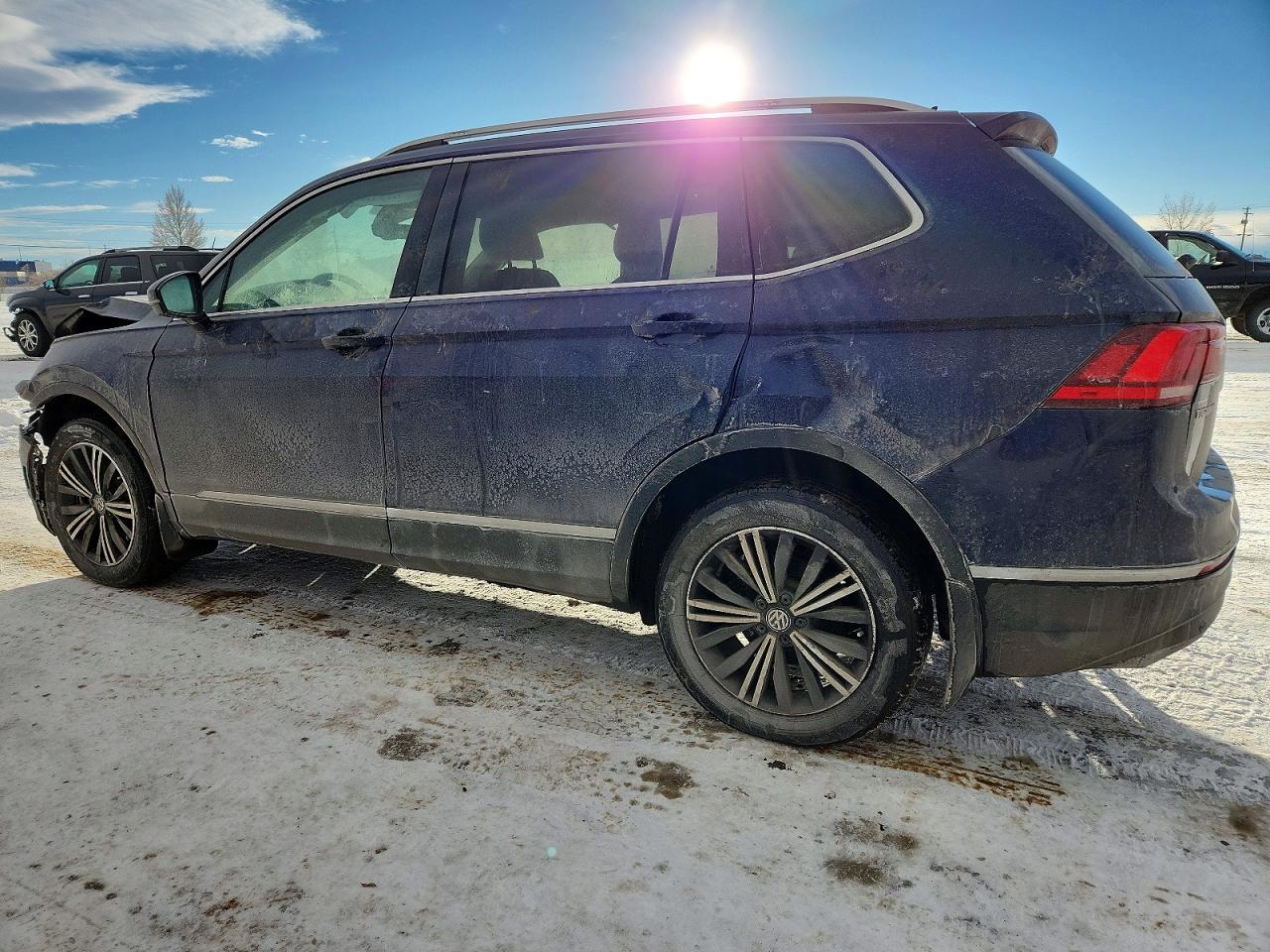 2021 VOLKSWAGEN TIGUAN SEL PREMIUM R-LINE photo 2