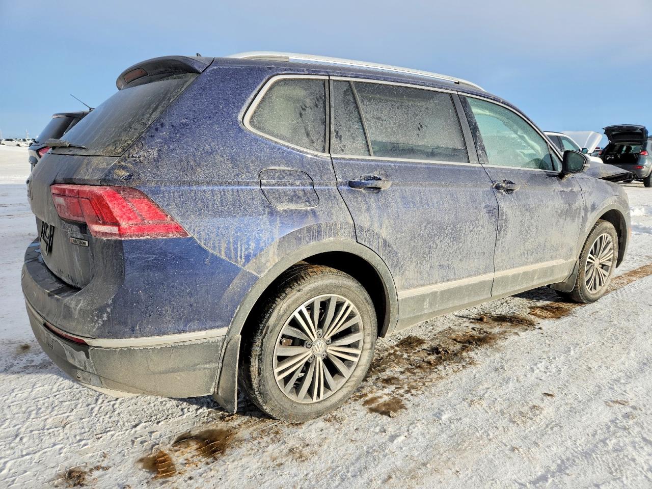 2021 VOLKSWAGEN TIGUAN SEL PREMIUM R-LINE photo 3
