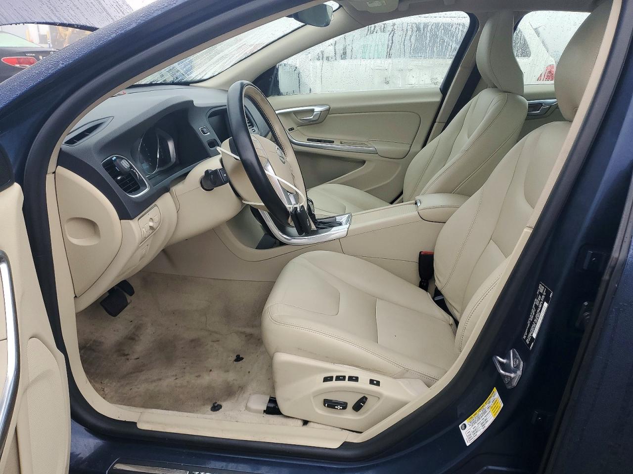 2015 VOLVO S60 PREMIER photo 7