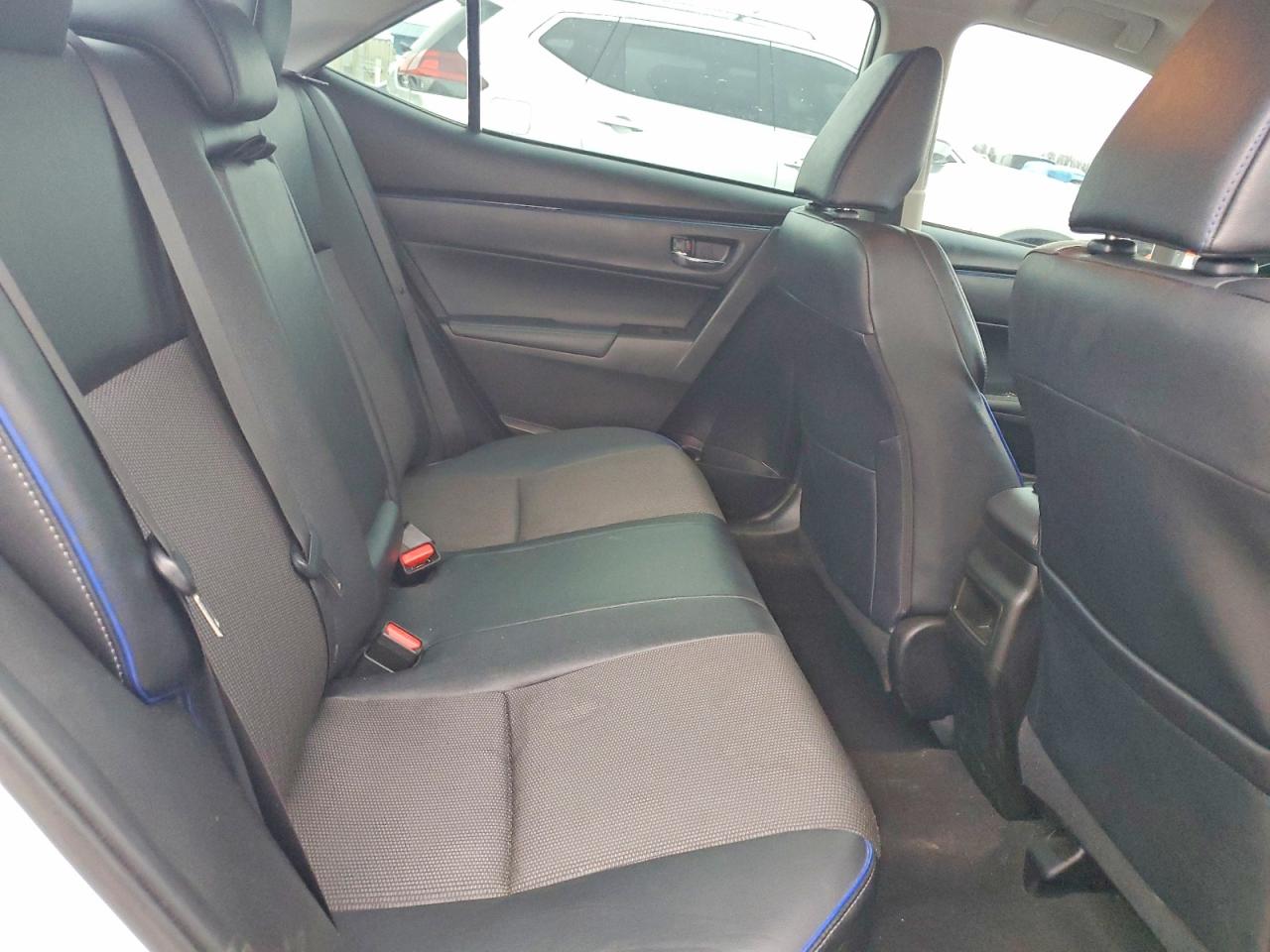 2018 TOYOTA COROLLA L photo 10