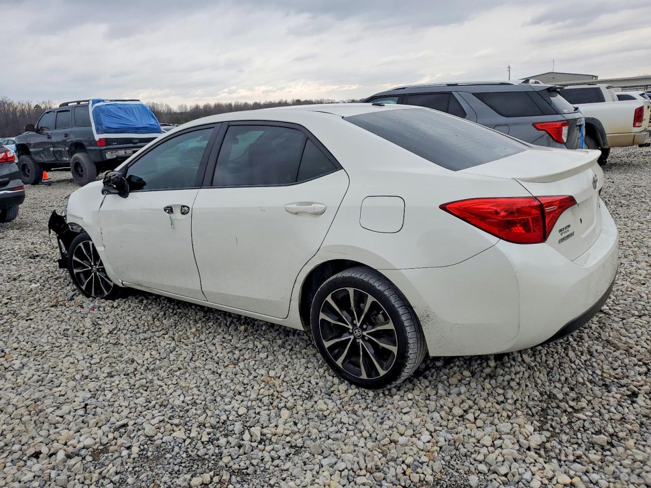 2018 TOYOTA COROLLA L photo 2