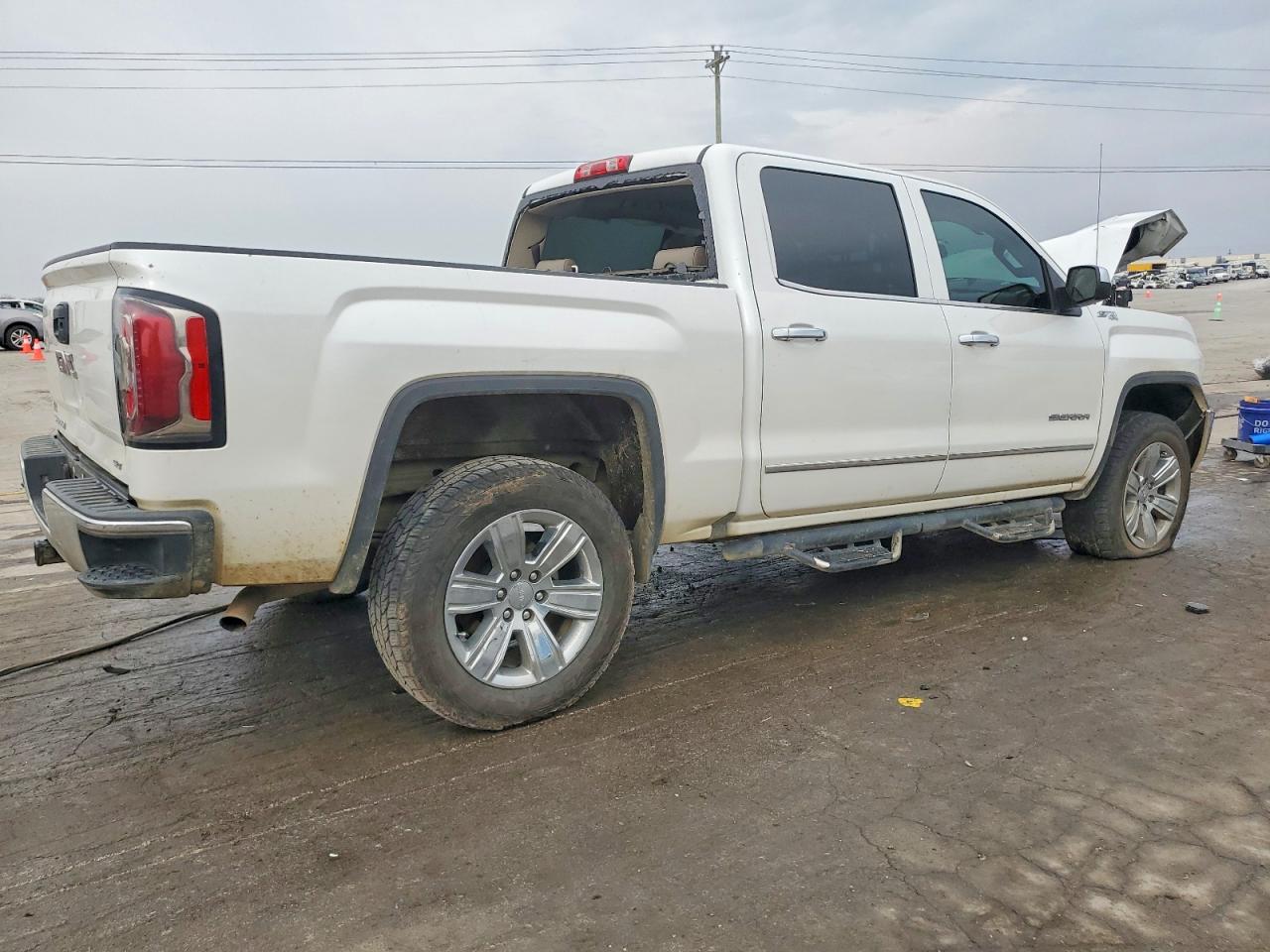 2017 GMC SIERRA K1500 SLT photo 3