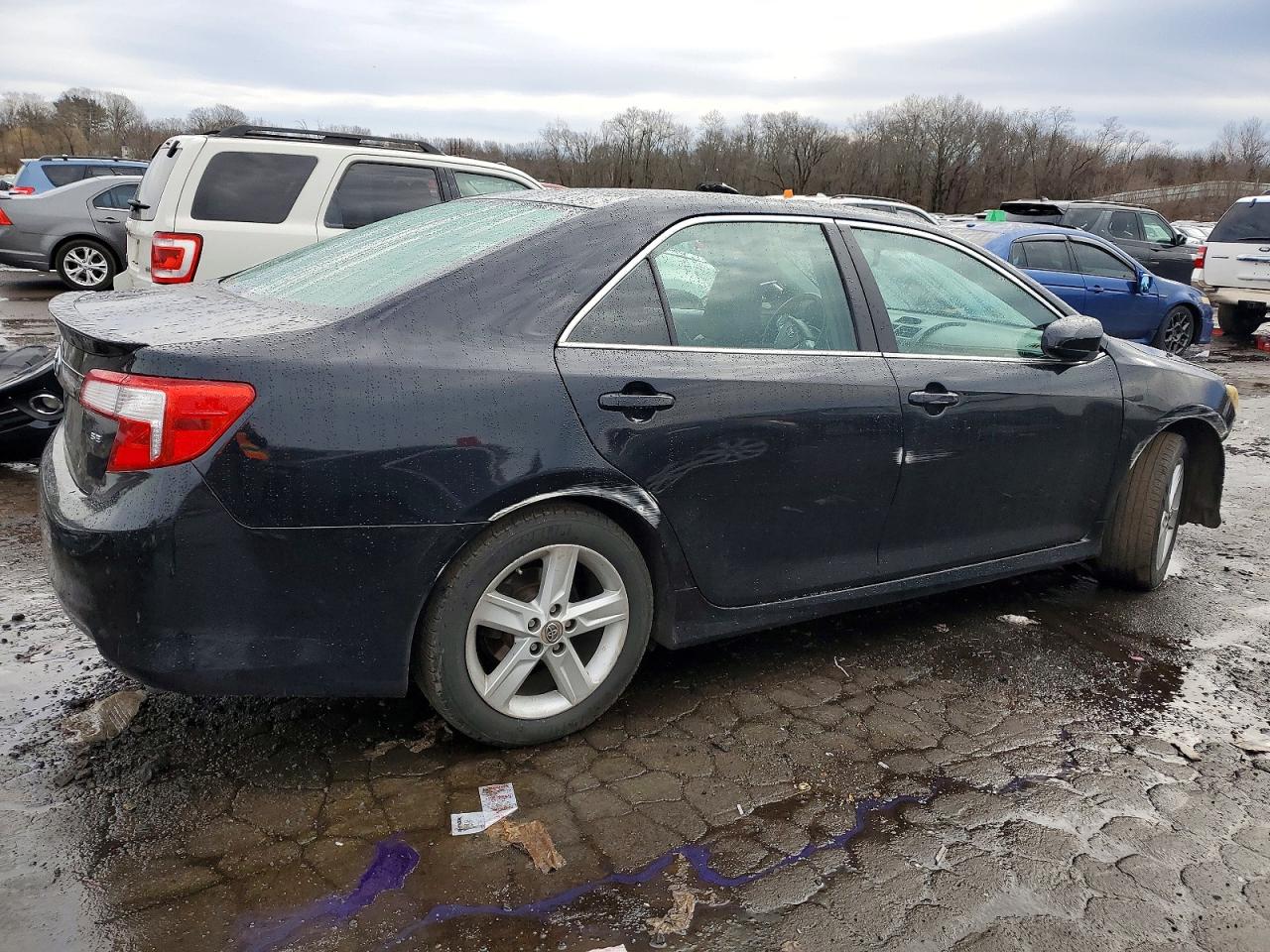 2012 TOYOTA CAMRY SE photo 5