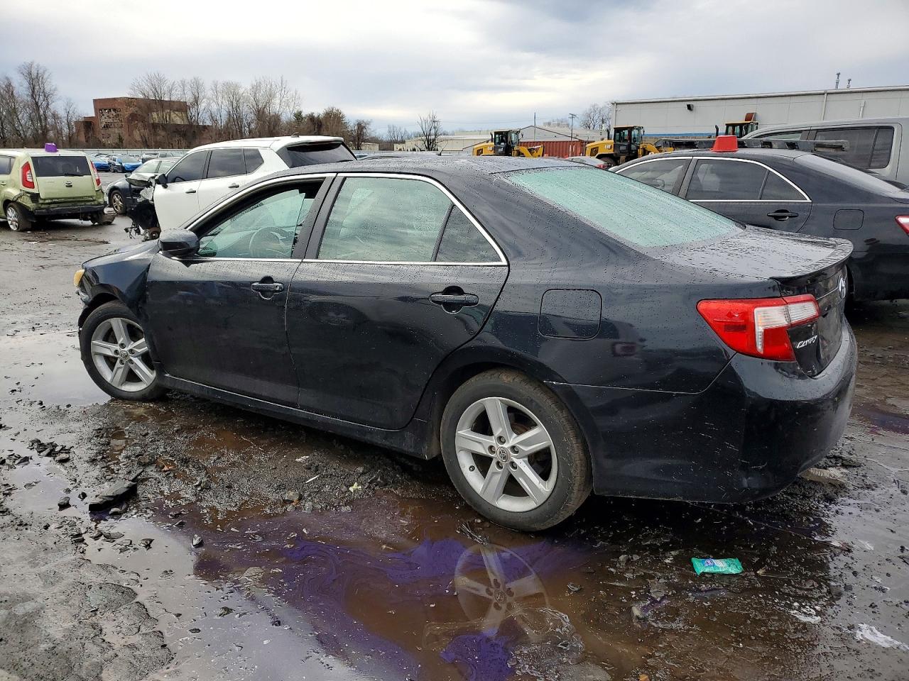 2012 TOYOTA CAMRY SE photo 3