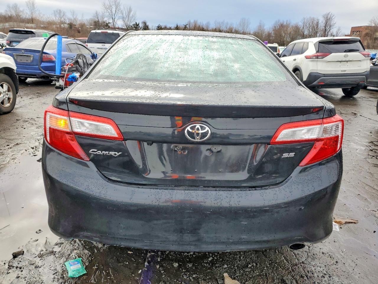 2012 TOYOTA CAMRY SE photo 11
