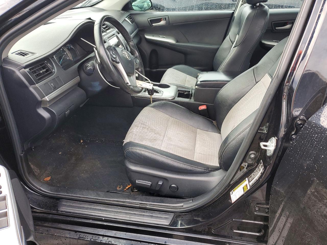 2012 TOYOTA CAMRY SE photo 13