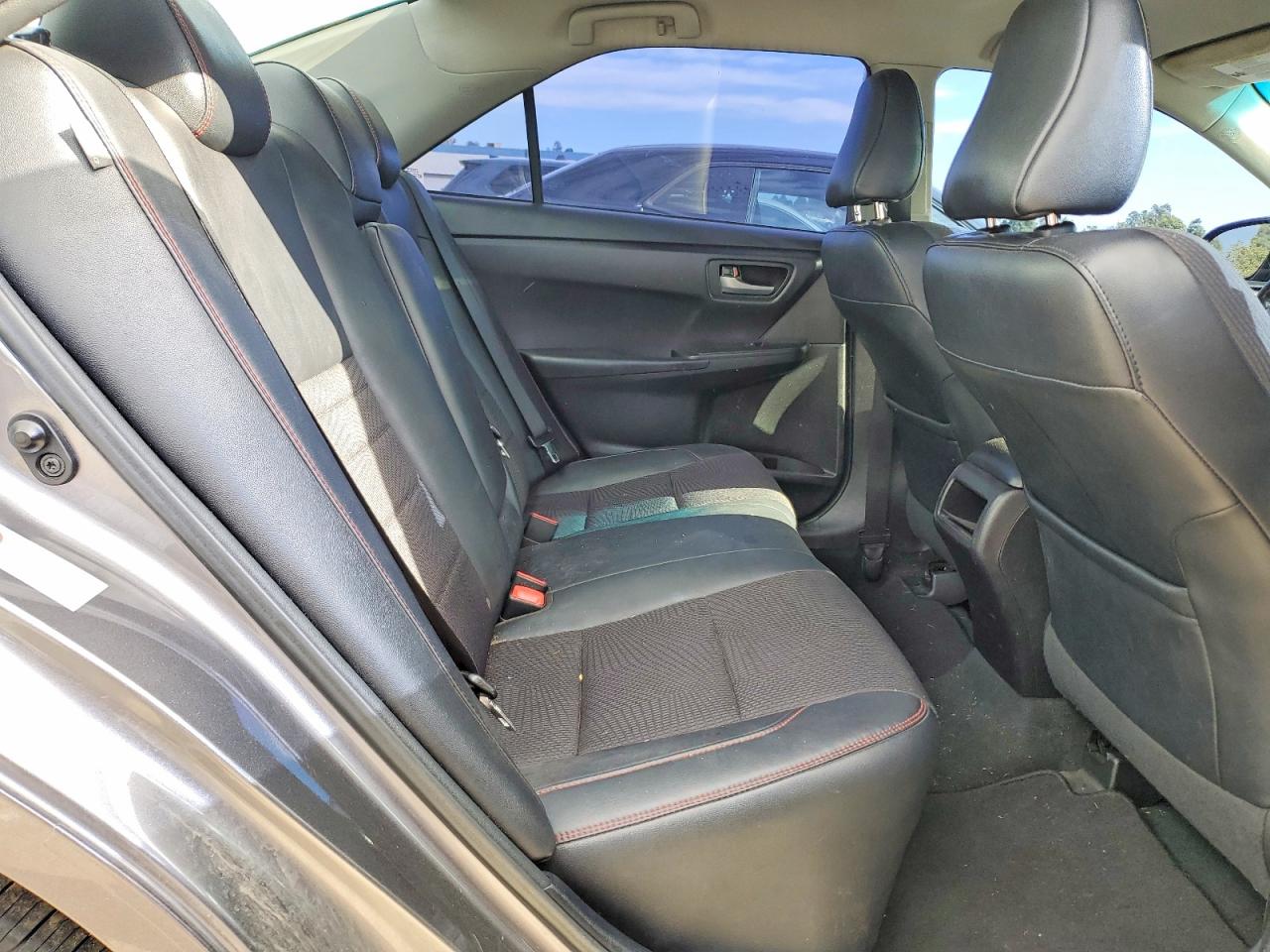 2016 TOYOTA CAMRY LE photo 10