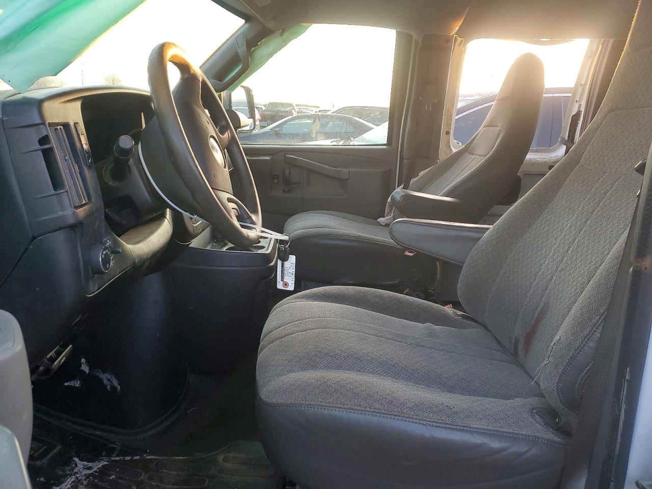 2017 CHEVROLET EXPRESS G3500 LT photo 7