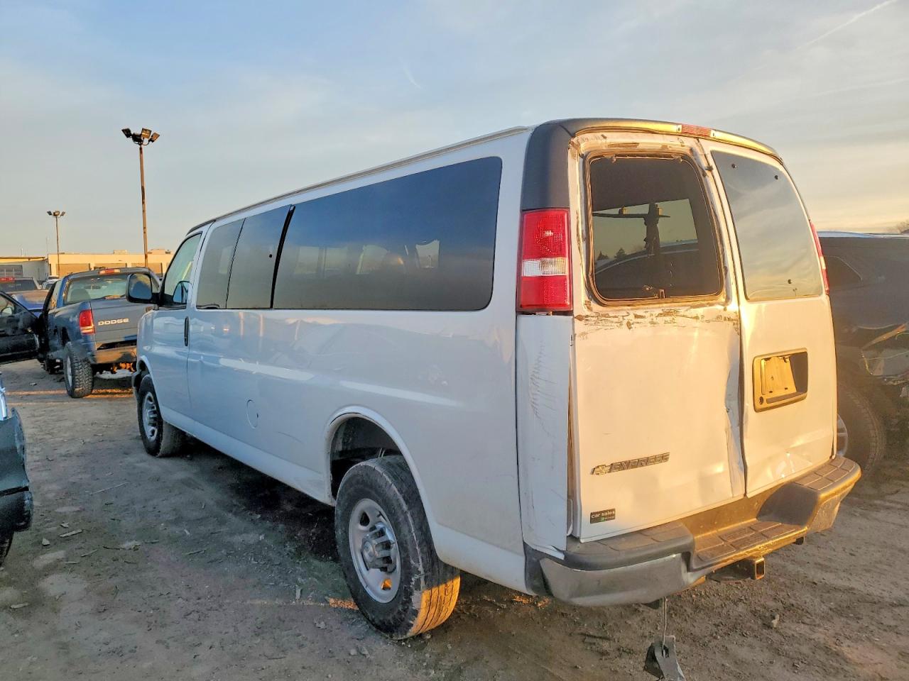 2017 CHEVROLET EXPRESS G3500 LT photo 2