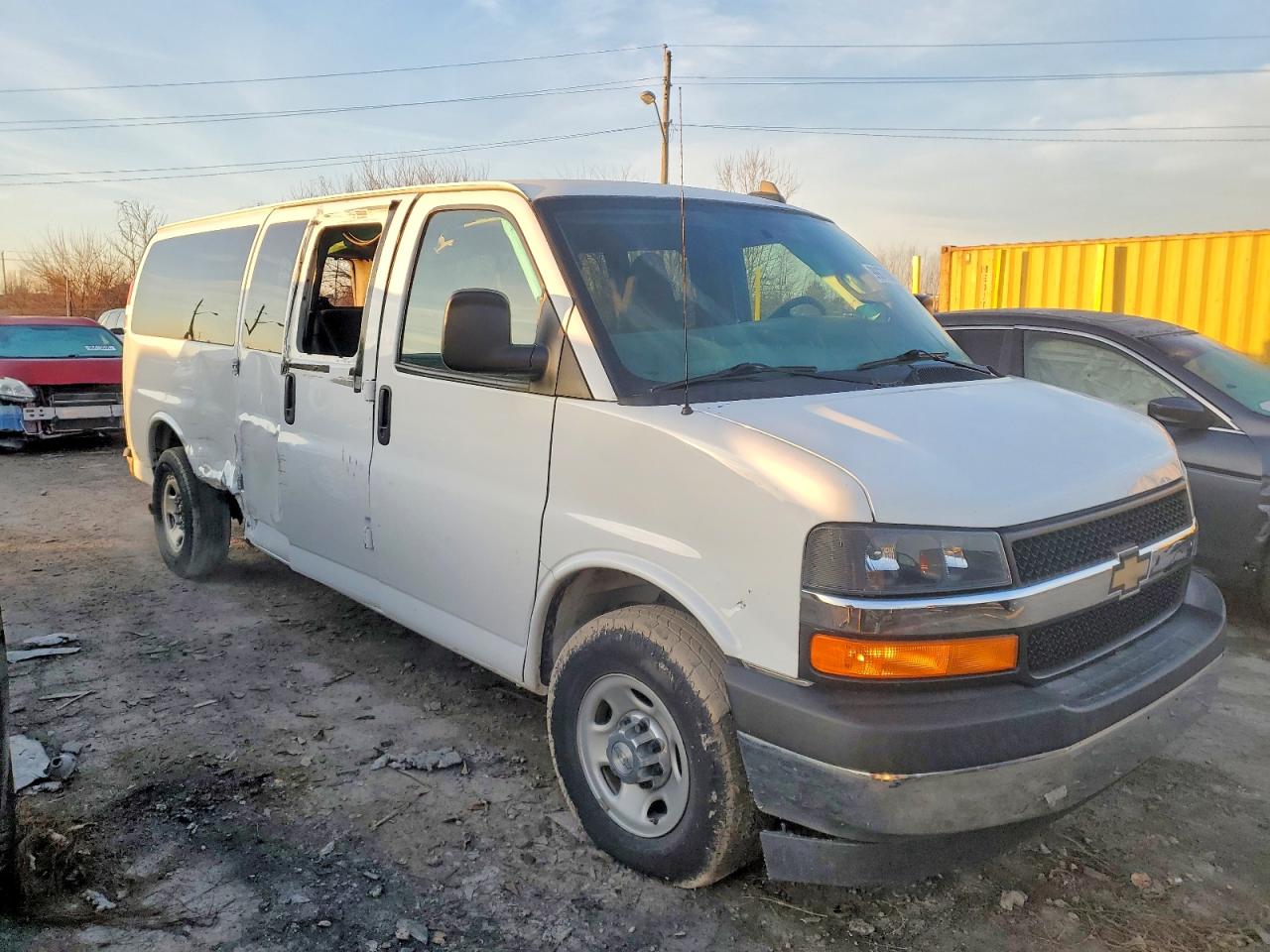 2017 CHEVROLET EXPRESS G3500 LT photo 4