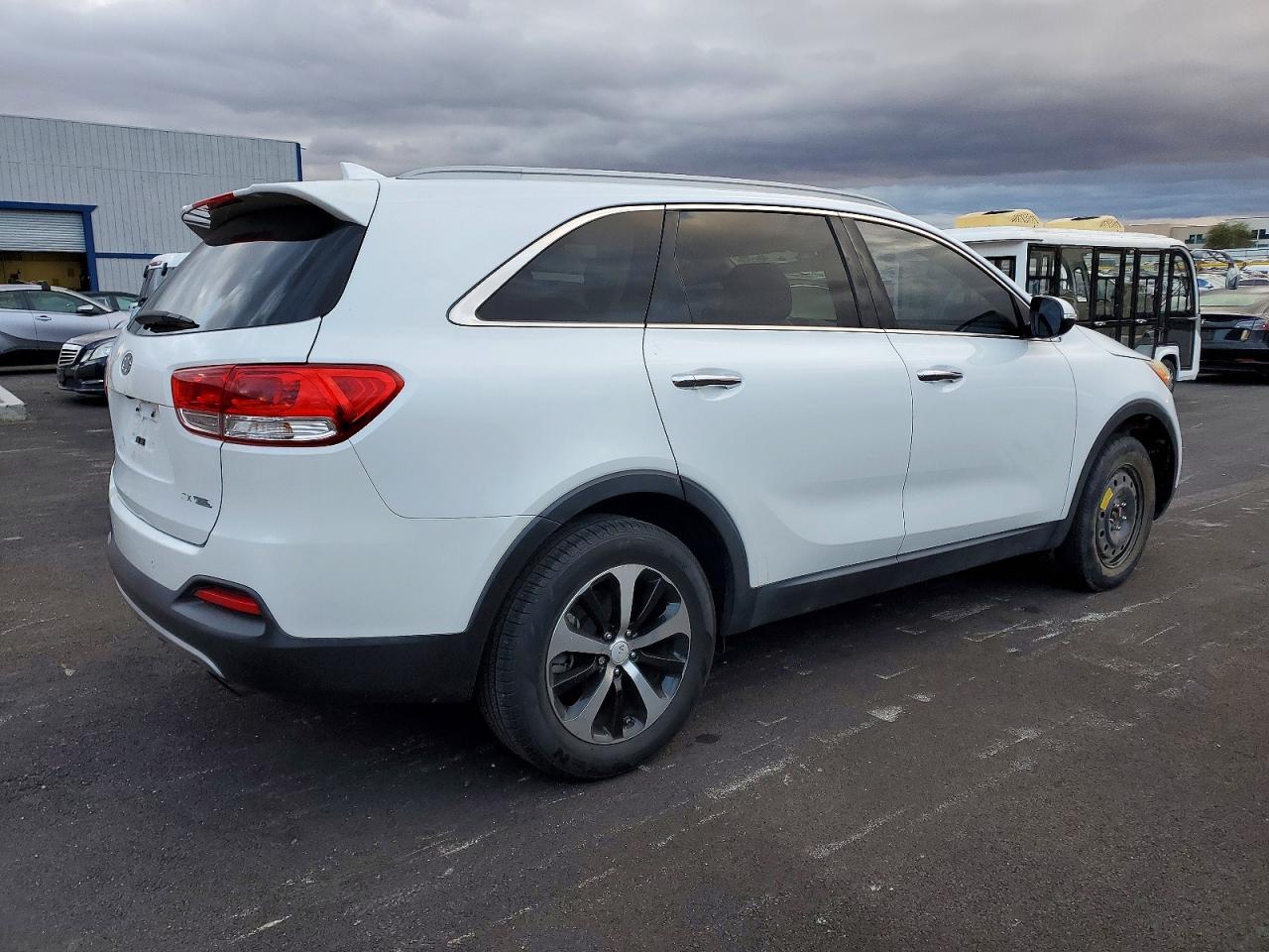 2016 KIA SORENTO EX photo 3
