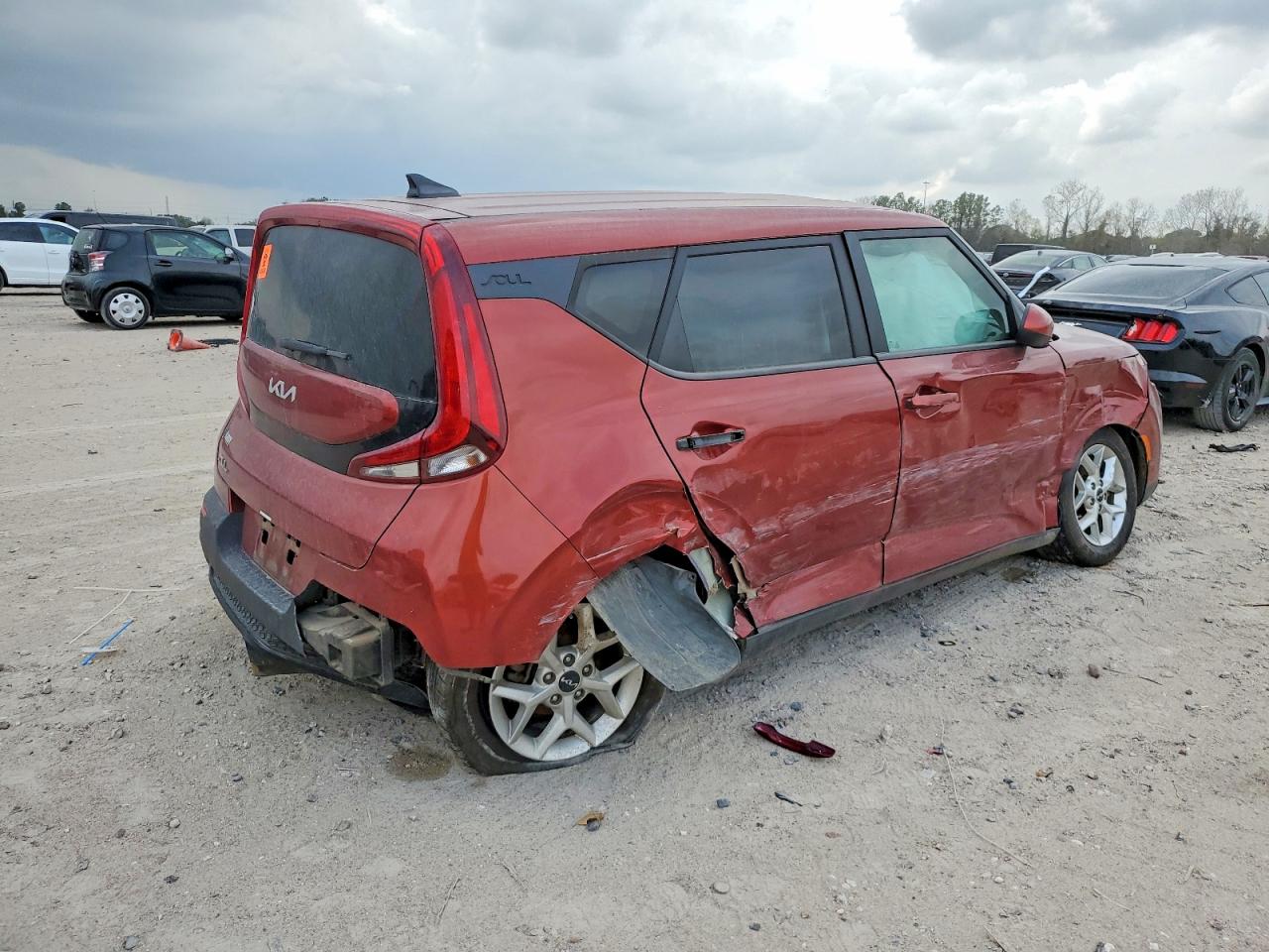 2022 KIA SOUL LX photo 5