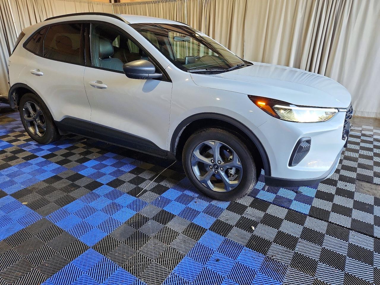 2025 FORD ESCAPE ST LINE photo 4