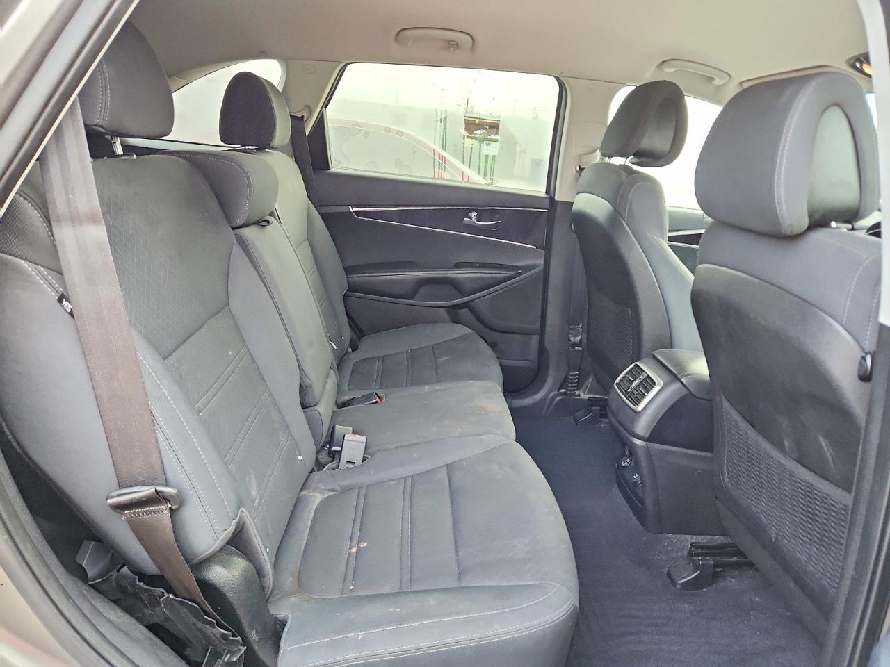 2016 KIA SORENTO LX photo 11