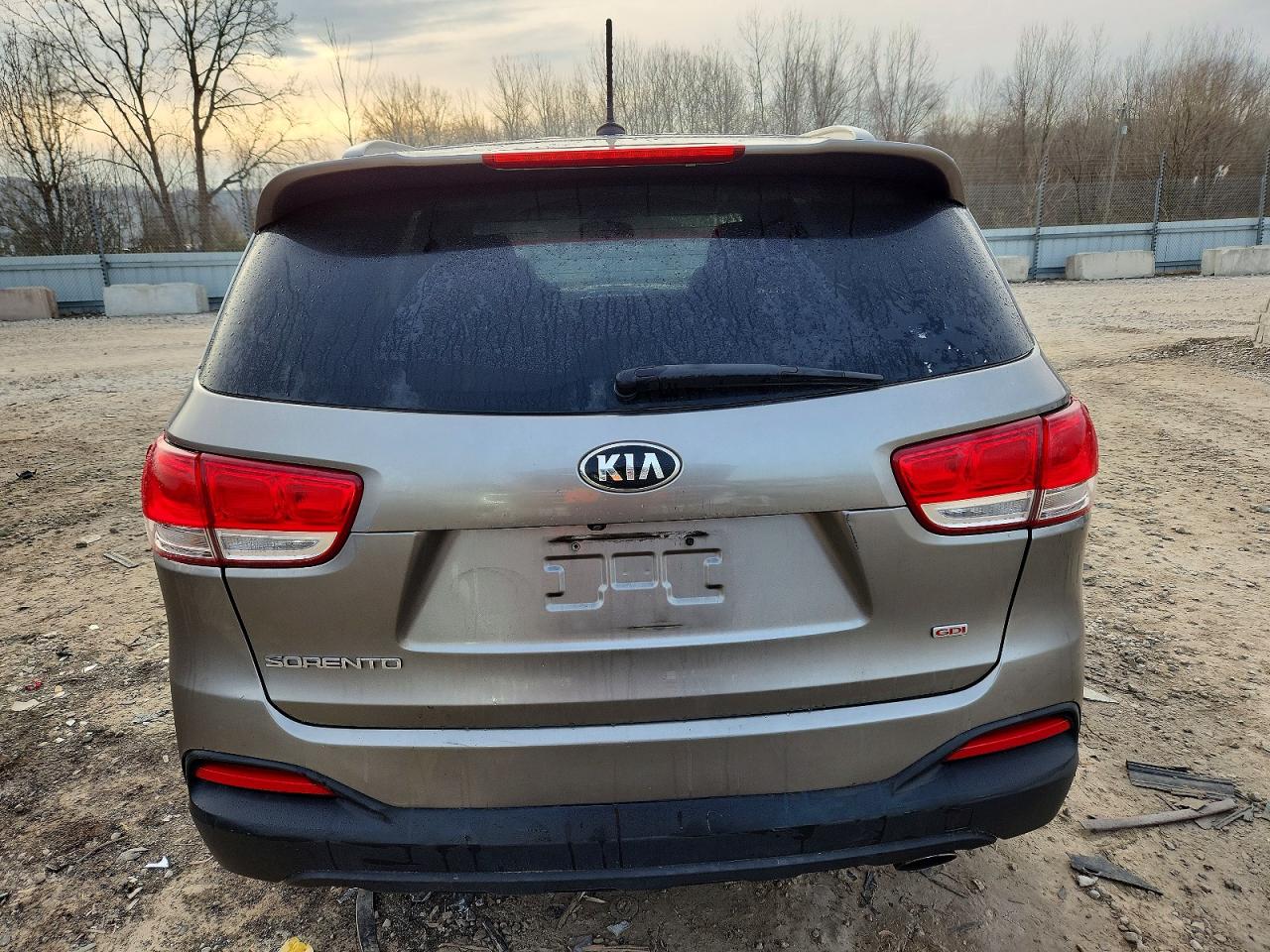 2016 KIA SORENTO LX photo 6