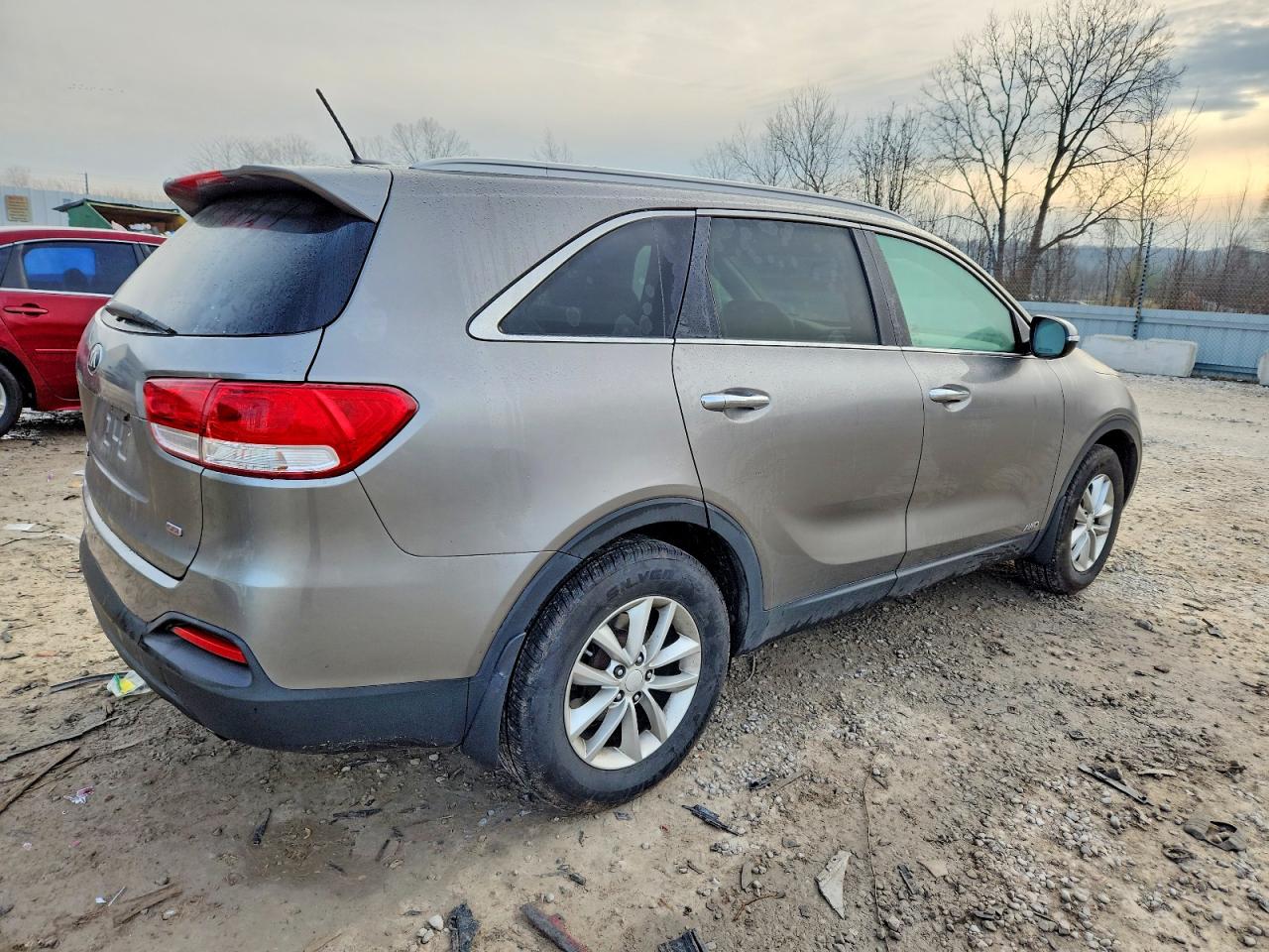 2016 KIA SORENTO LX photo 3