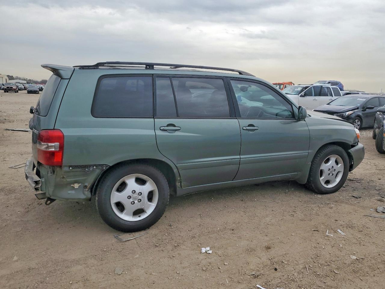 2004 TOYOTA HIGHLANDER BASE photo 3
