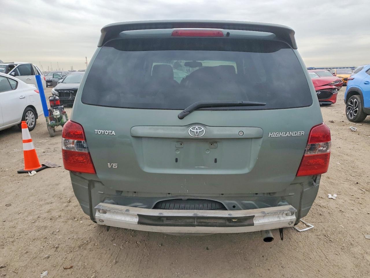 2004 TOYOTA HIGHLANDER BASE photo 6