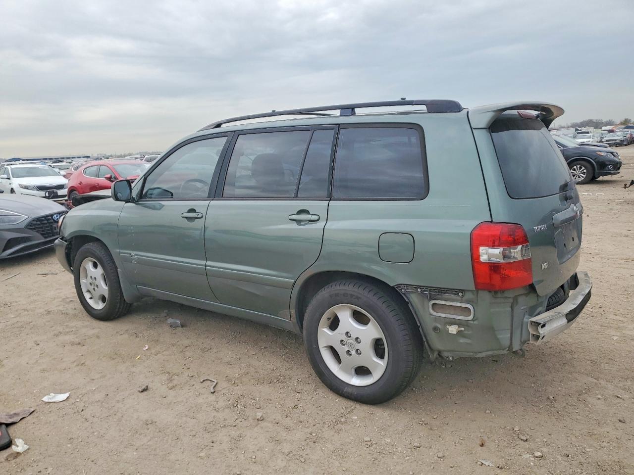 2004 TOYOTA HIGHLANDER BASE photo 2