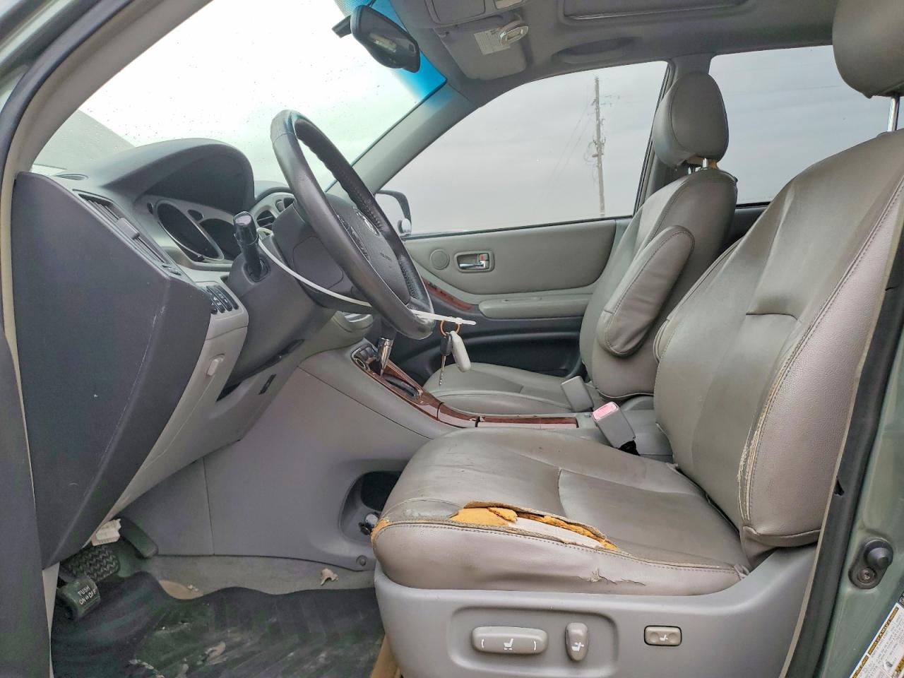 2004 TOYOTA HIGHLANDER BASE photo 7