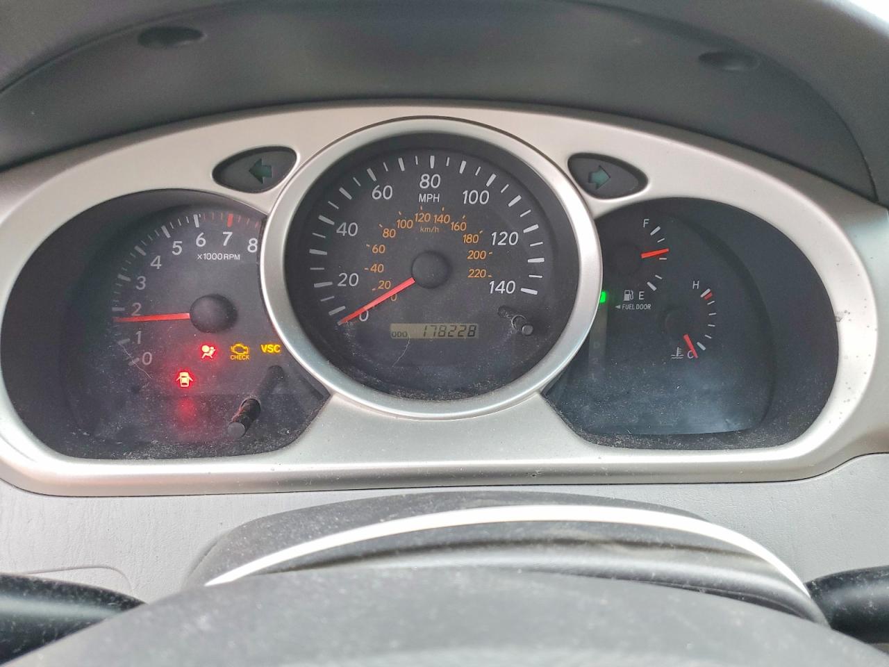 2004 TOYOTA HIGHLANDER BASE photo 9
