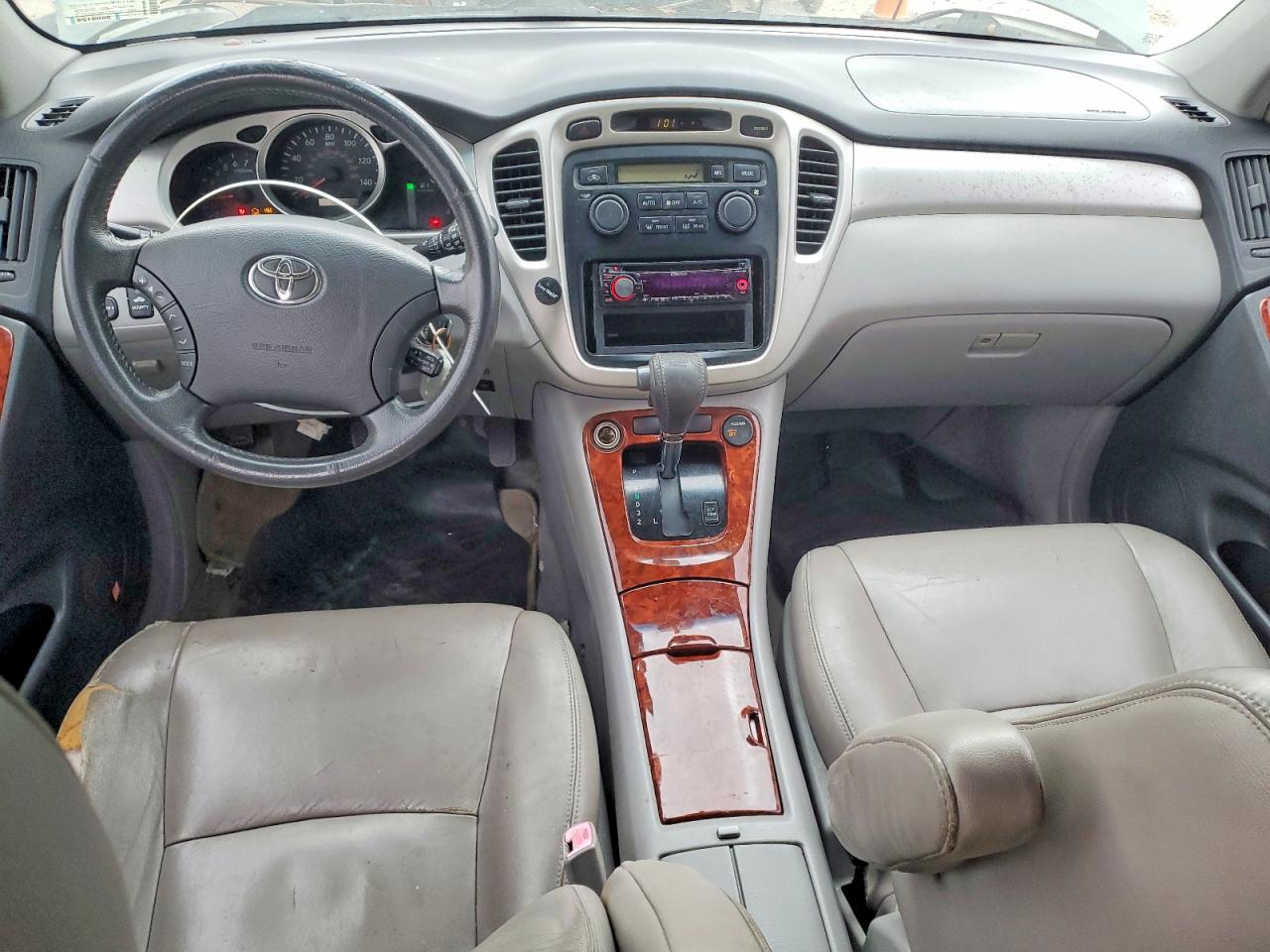 2004 TOYOTA HIGHLANDER BASE photo 8
