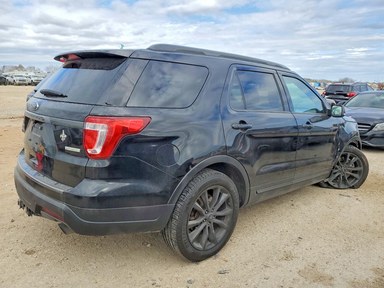 2018 FORD EXPLORER XLT photo 3