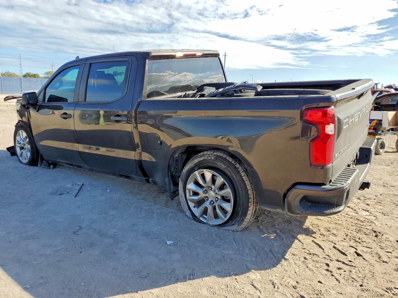 2019 CHEVROLET SILVERADO C1500 CUSTOM photo 2