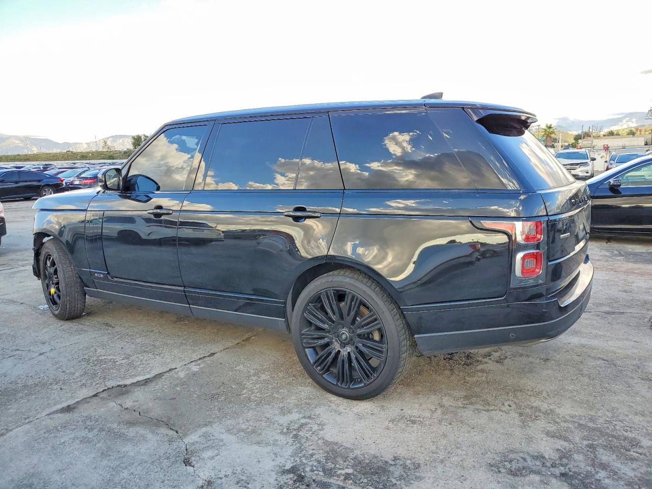 2019 LAND ROVER RANGE ROVER SUPERCHARGED photo 2