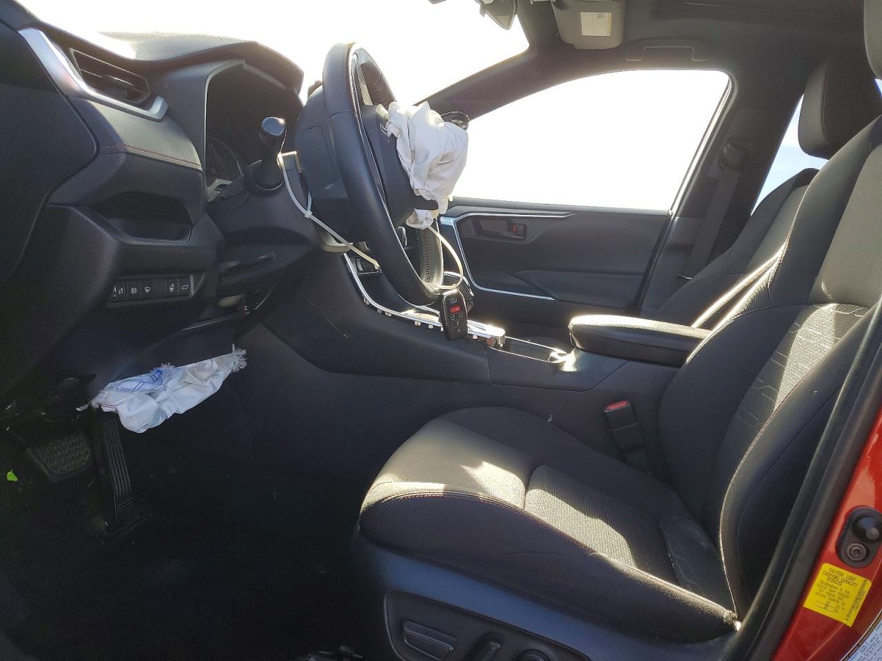 2021 TOYOTA RAV4 PRIME SE photo 7