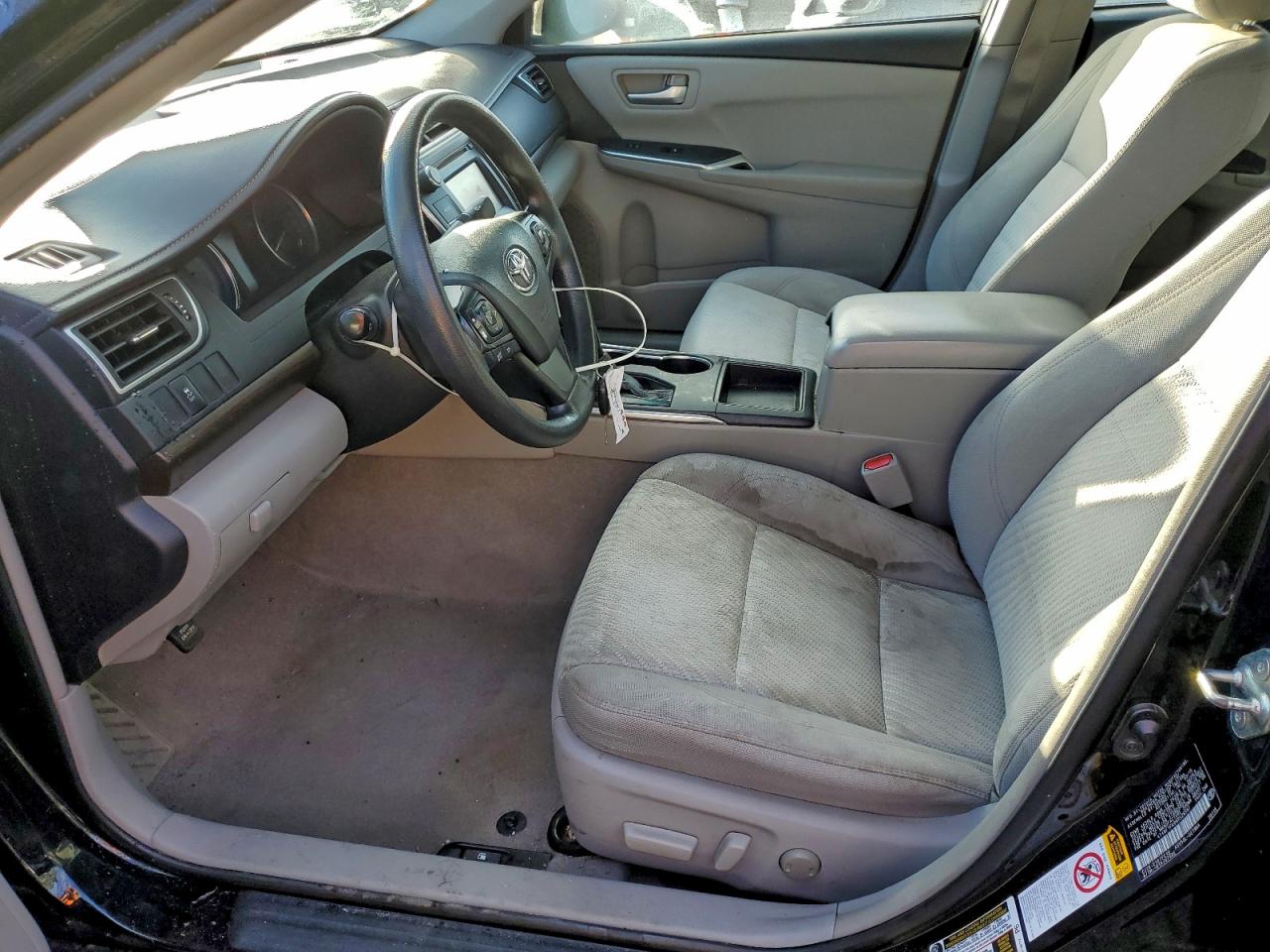 2016 TOYOTA CAMRY LE photo 19
