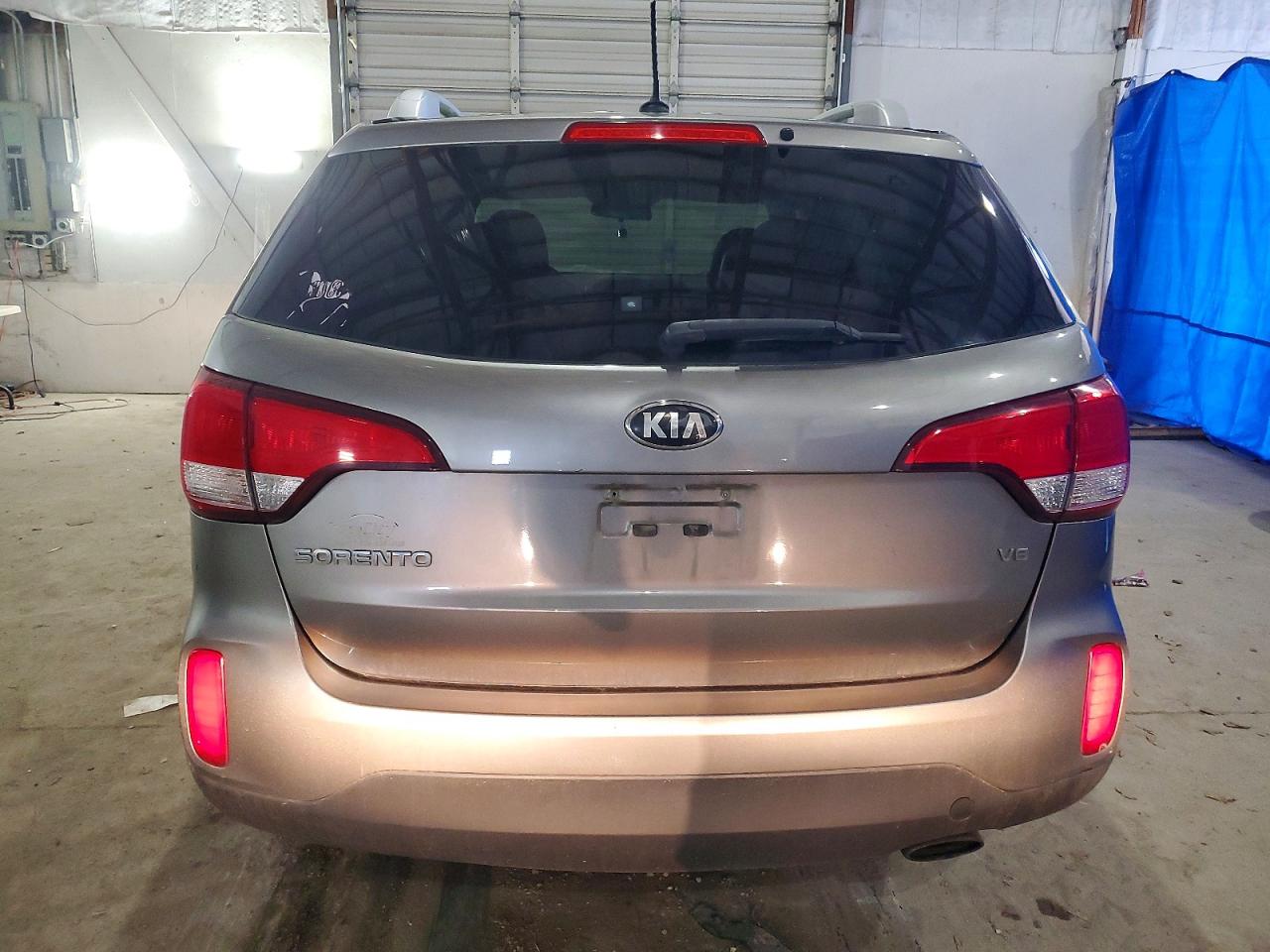 2015 KIA SORENTO LX photo 21